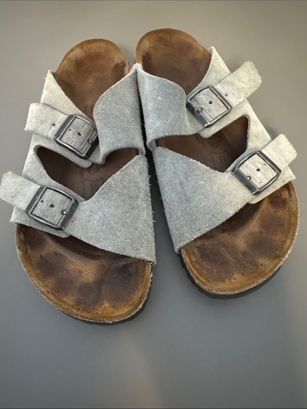 Birki’s gray suede Arizona sz L9 M7